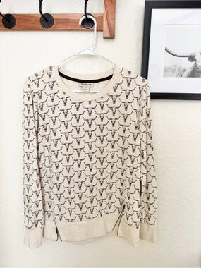 Ariat Cream Long-Sleeve Skull Print Pullover Sweatshirt